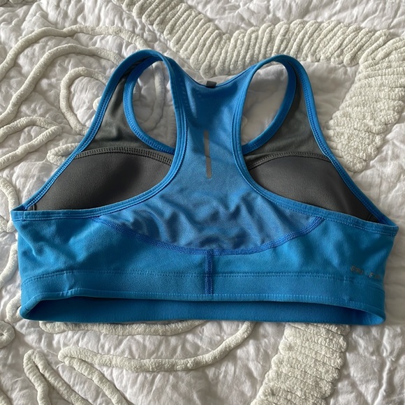 Nike Dri-Fit Sports Bra Medium - Picture 2 of 3